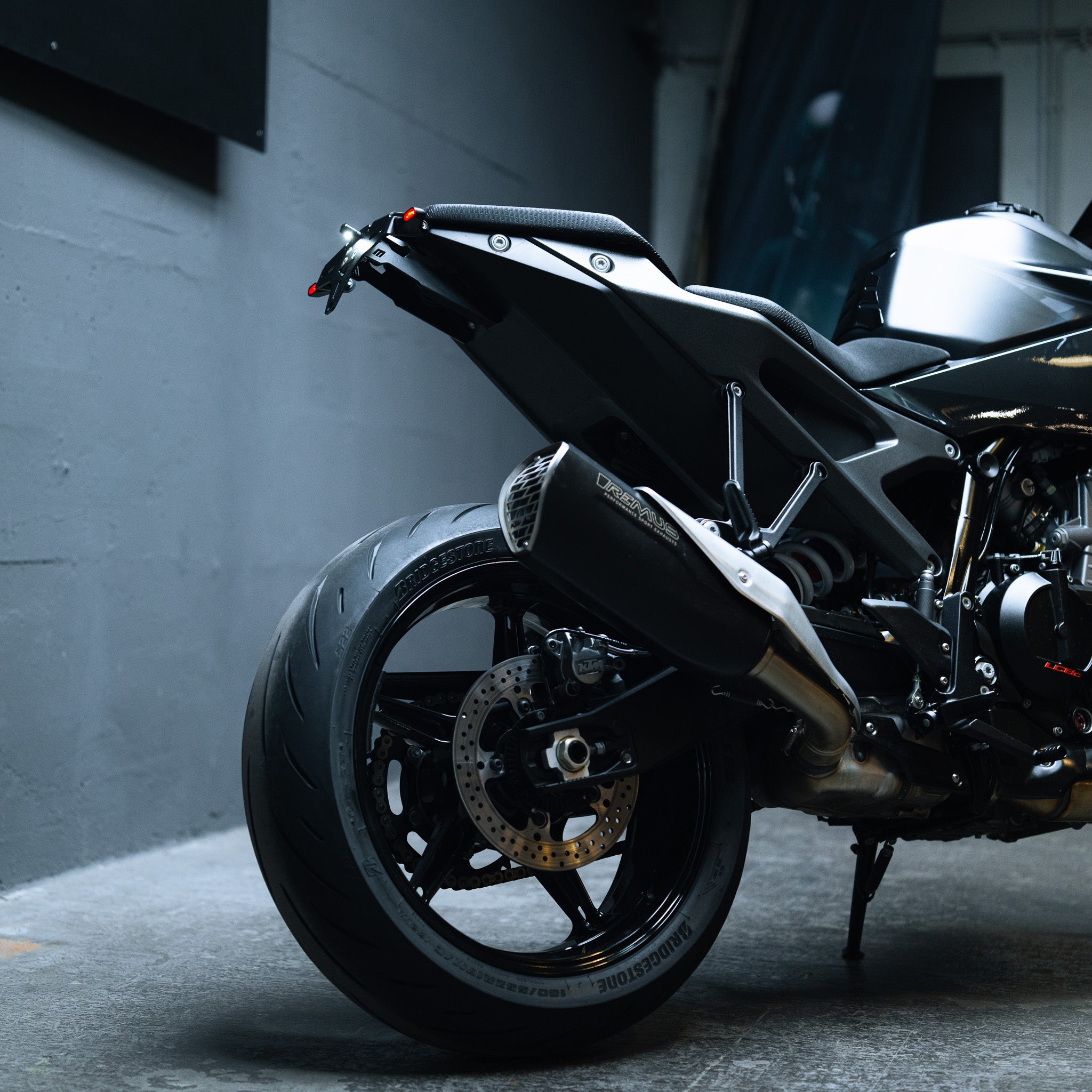 MOTOISM KTM 990 / 1390 Duke & 990 RC R Tail Tidy EVO – Kennzeichenhalter