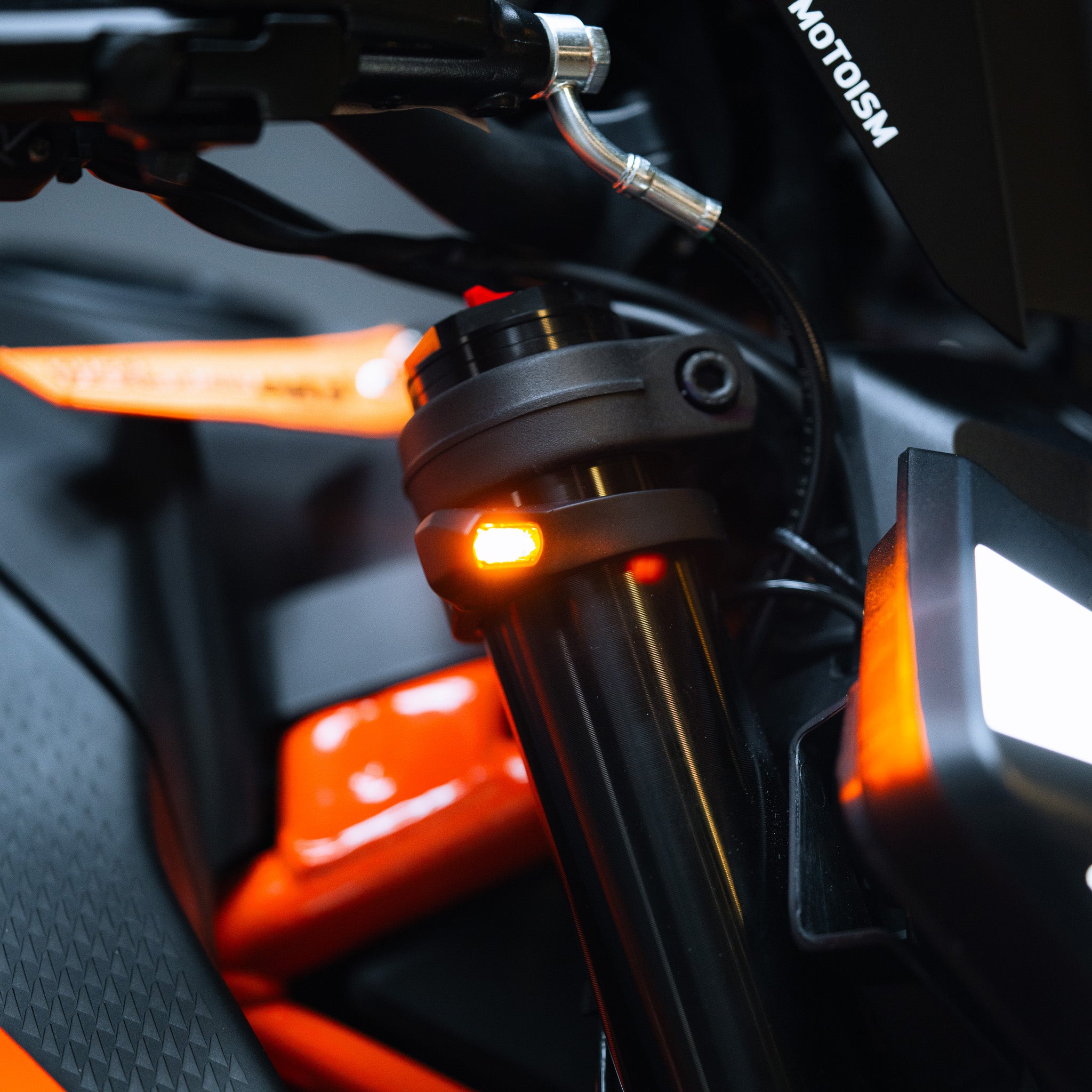 Gabelschelle zweiteilig mit integriertem Blinker - Type Four Evo (Paar)