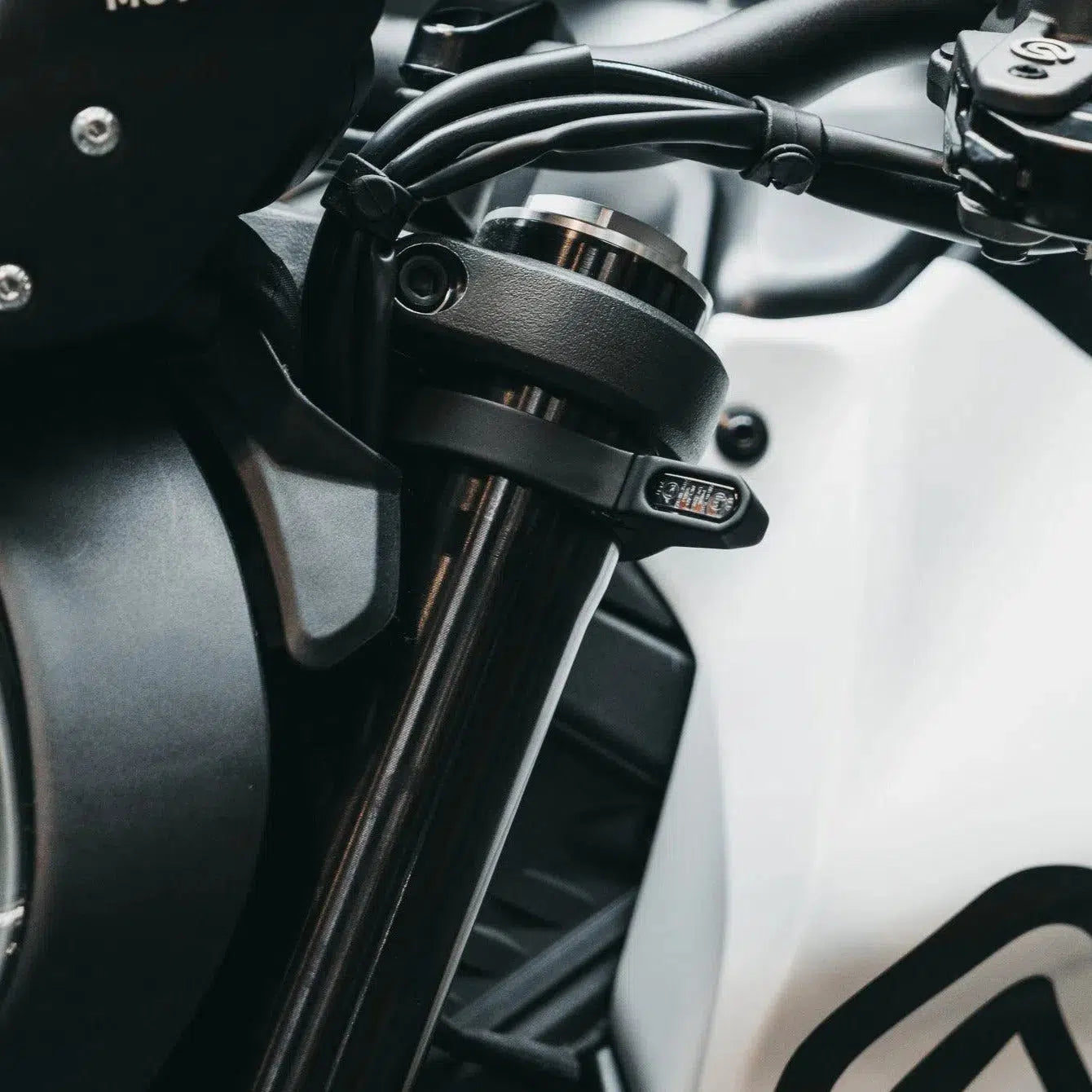 Gabelschelle zweiteilig mit integriertem Blinker Type - Four