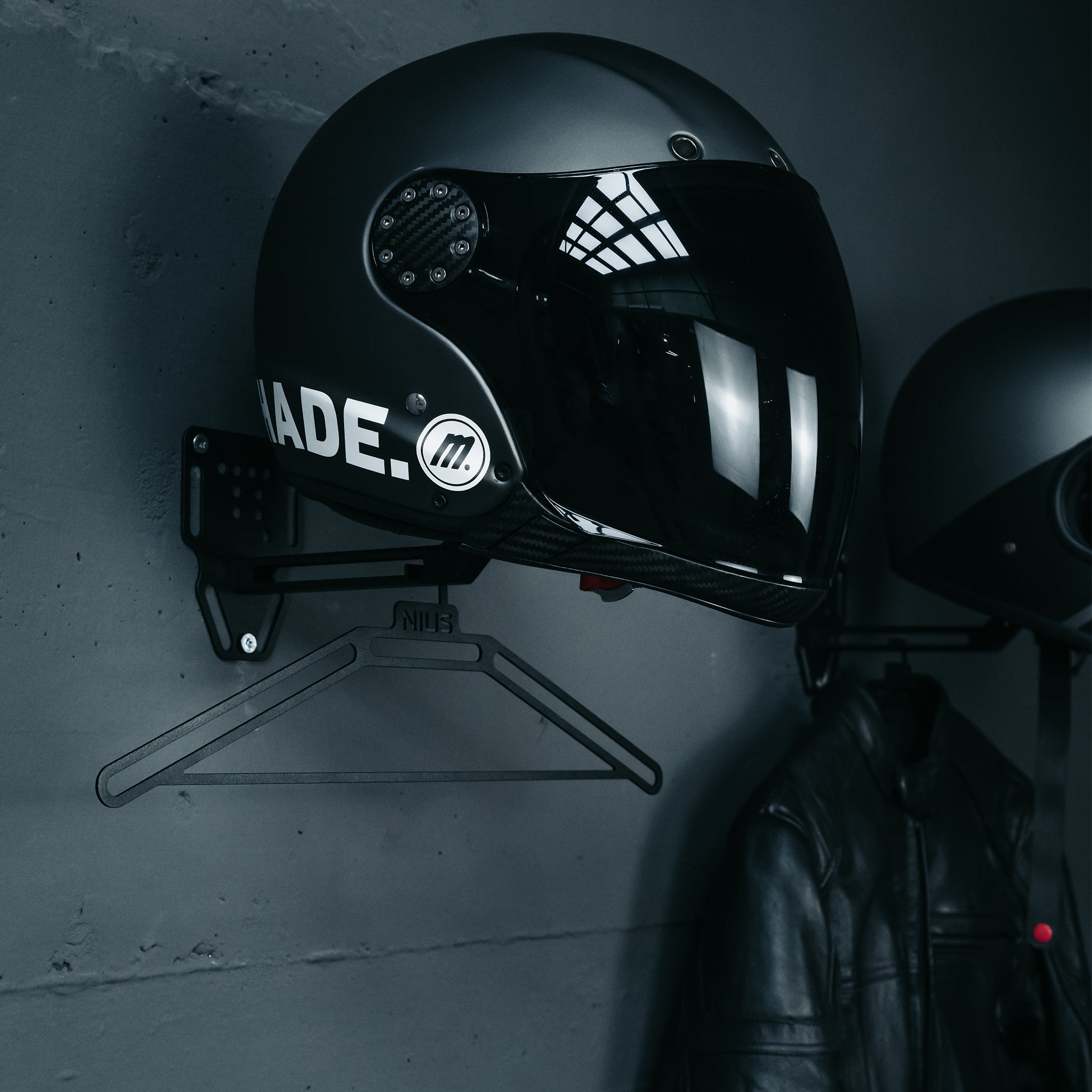 NIUS MOTO Helmhalter – Premium Aufbewahrung für deine Ausrüstung