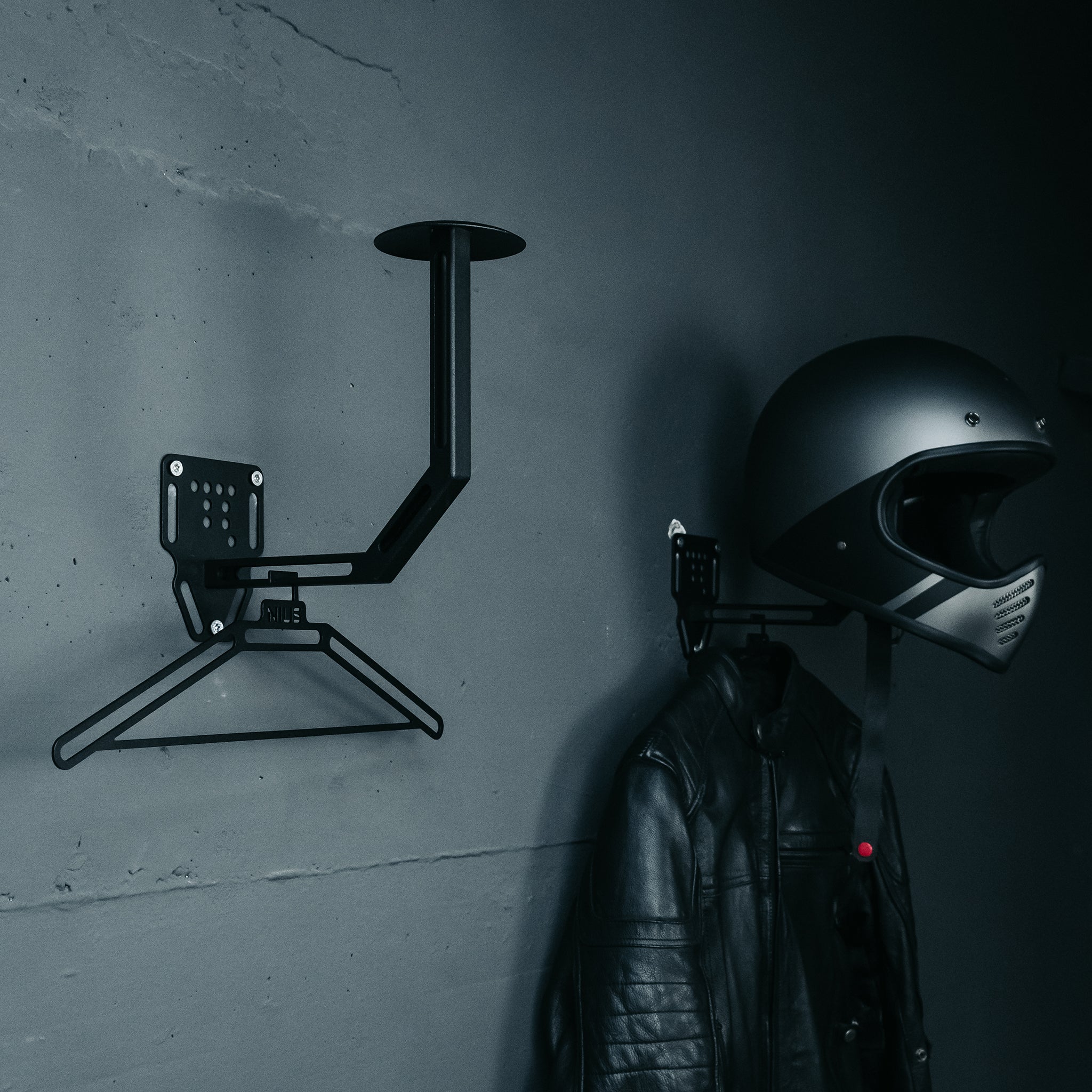 NIUS MOTO Helmhalter – Premium Aufbewahrung für deine Ausrüstung