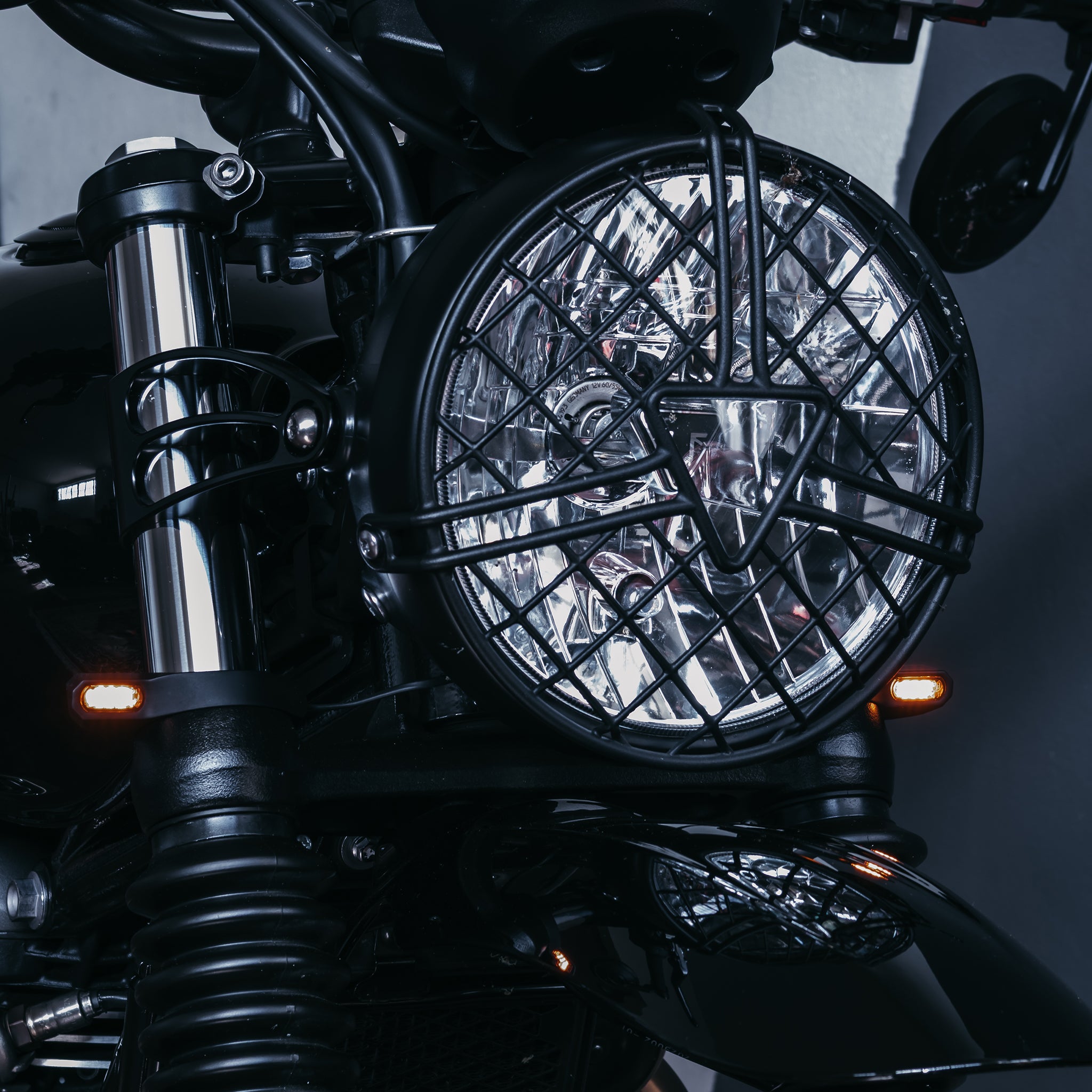 Triumph Gabelschelle zweiteilig mit integriertem Blinker - Type Four Evo (Paar)