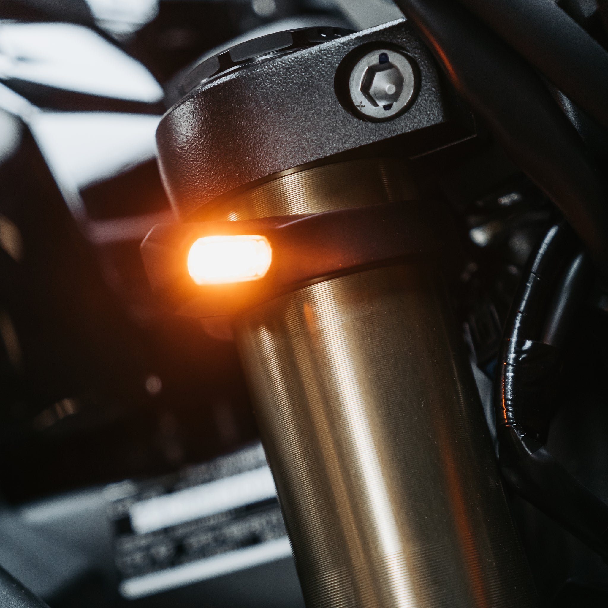 Honda Gabelschelle mit integriertem Blinker - Type Four Evo