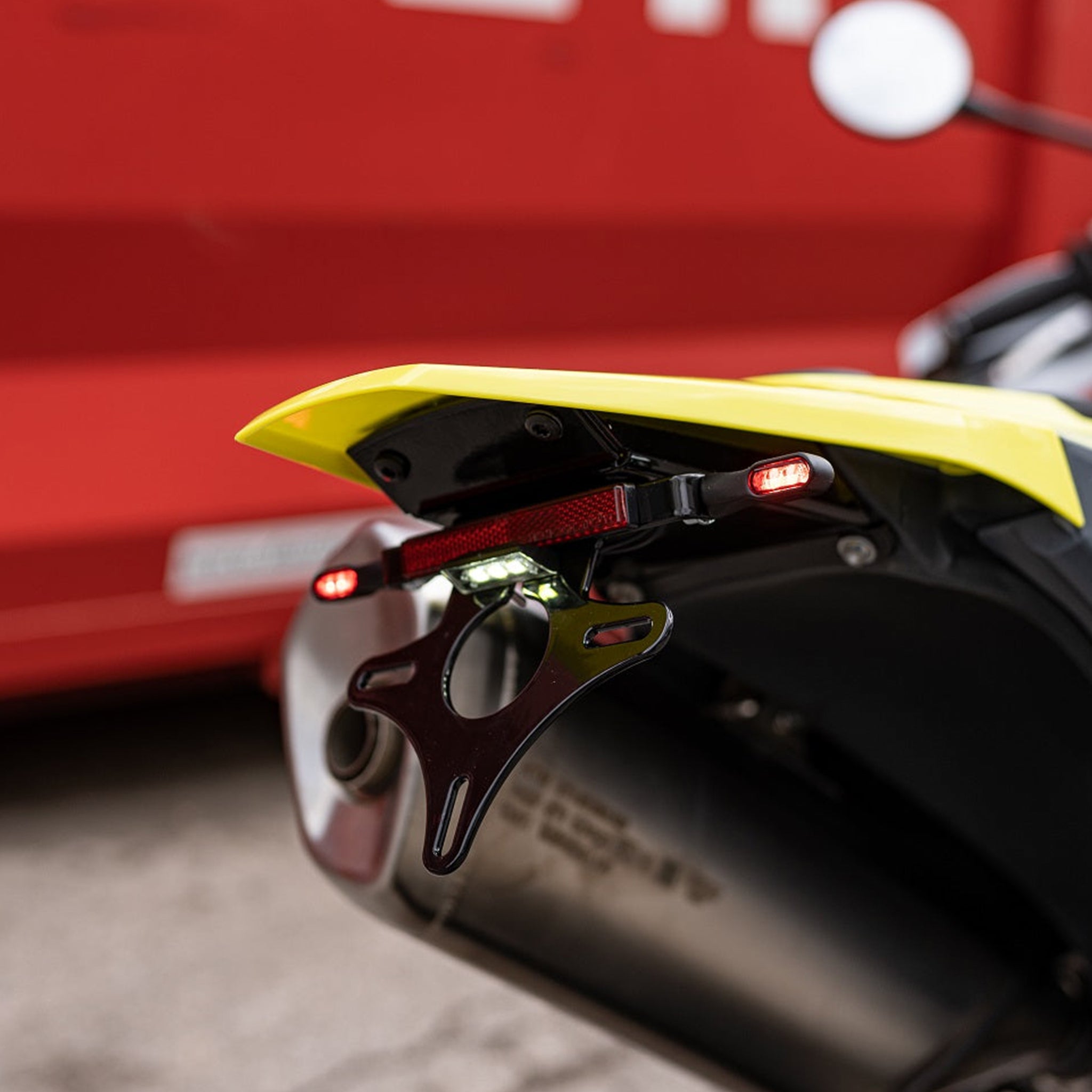 BSOxMOTOISM Kennzeichenhalter mit Plug&Play 3in1 Blinker - HUSQVARNA 701 Supermoto & Enduro