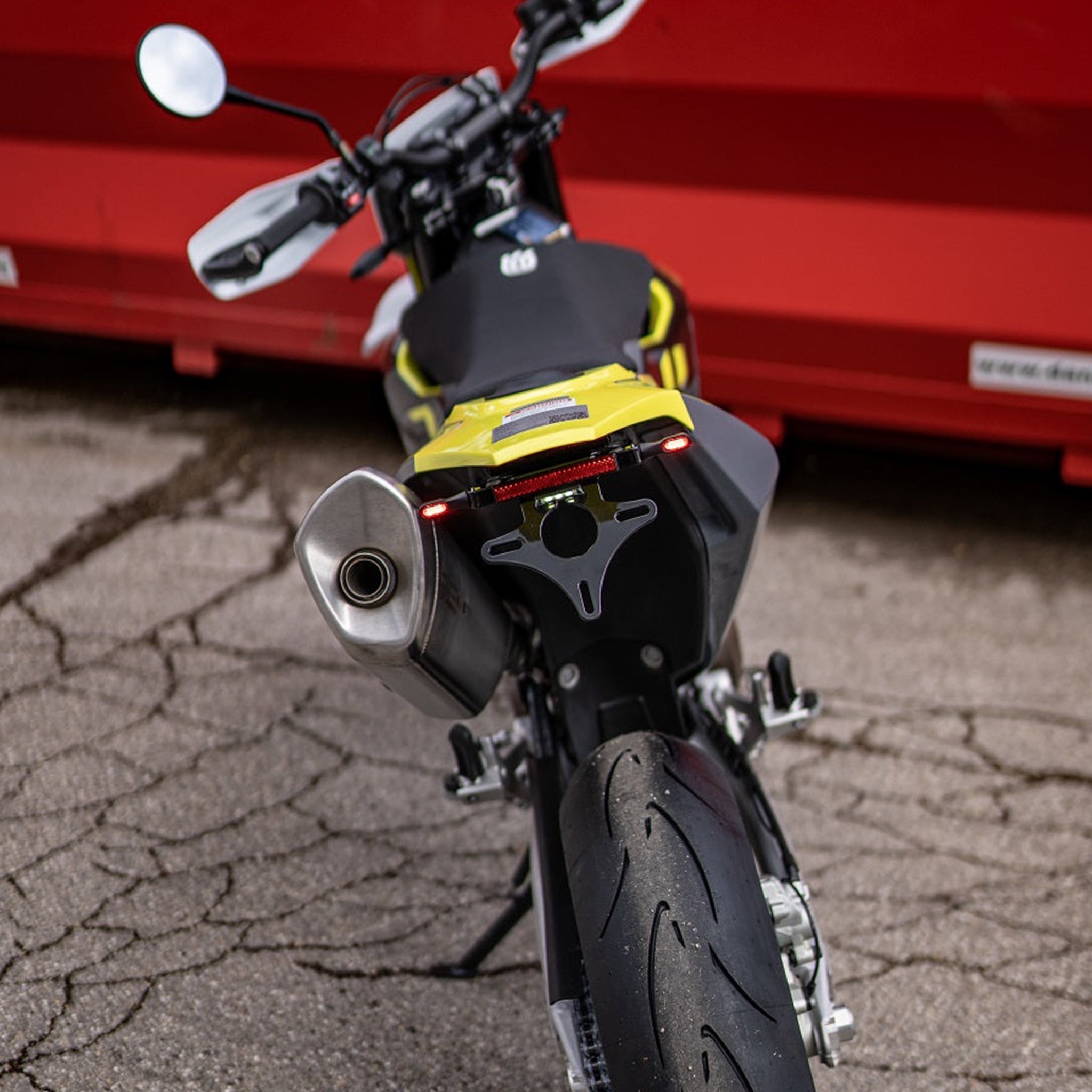 BSOxMOTOISM Kennzeichenhalter mit Plug&Play 3in1 Blinker - HUSQVARNA 701 Supermoto & Enduro