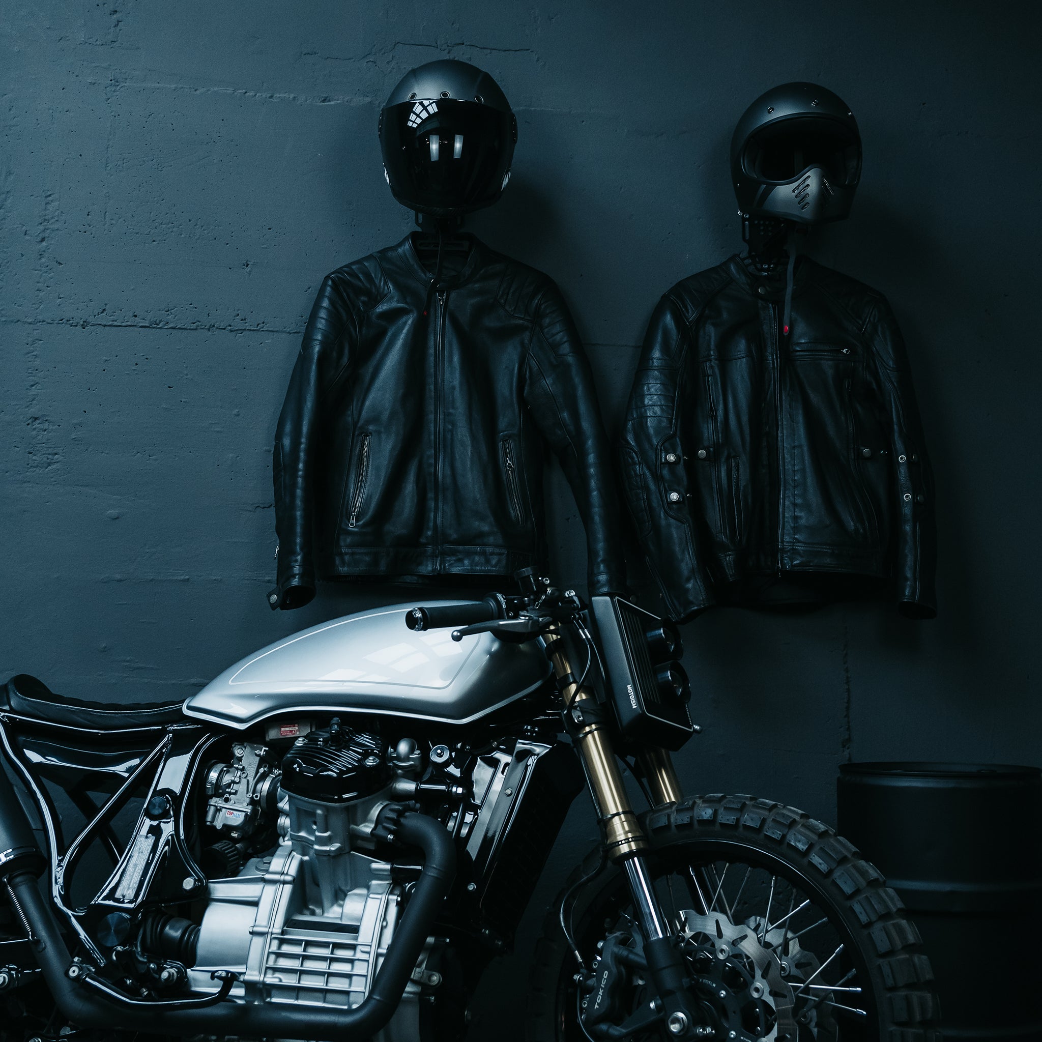 NIUS MOTO Helmhalter – Premium Aufbewahrung für deine Ausrüstung