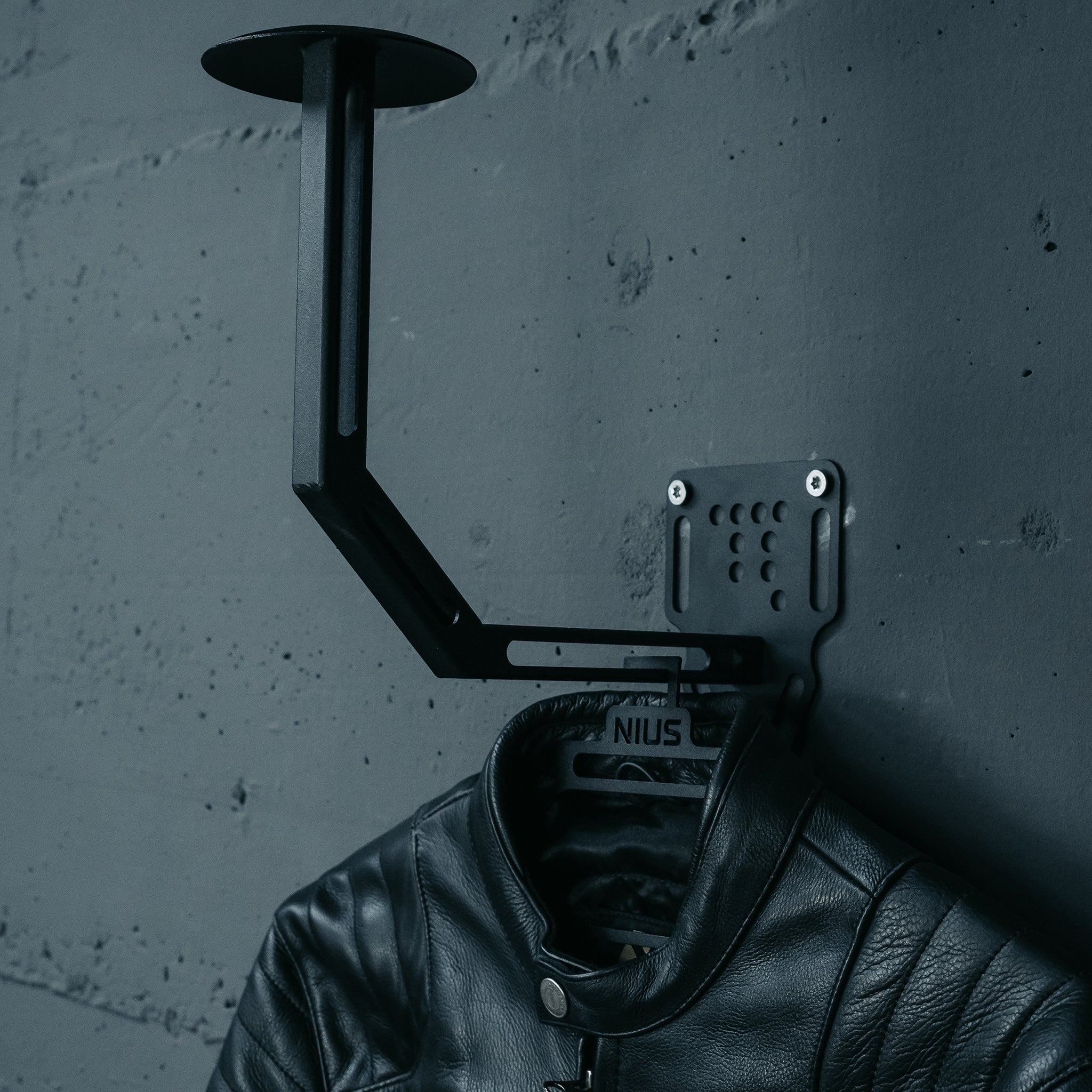 NIUS MOTO Helmhalter – Premium Aufbewahrung für deine Ausrüstung